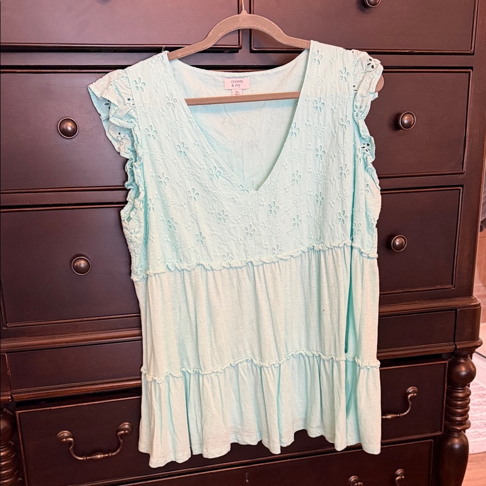 Crown & Ivy Women’s Light Aqua Tiered V-Neck Eyelet Sleeve Top